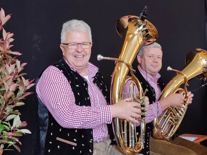 Zwei Musiker der Stadl Böhmischen mit Tenorhorn und Bariton